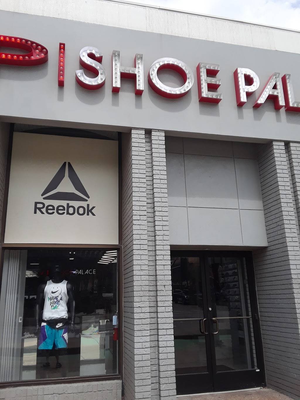 Shoe Palace | 2354 Guadalupe St, Austin, TX 78705, USA | Phone: (737) 717-6828