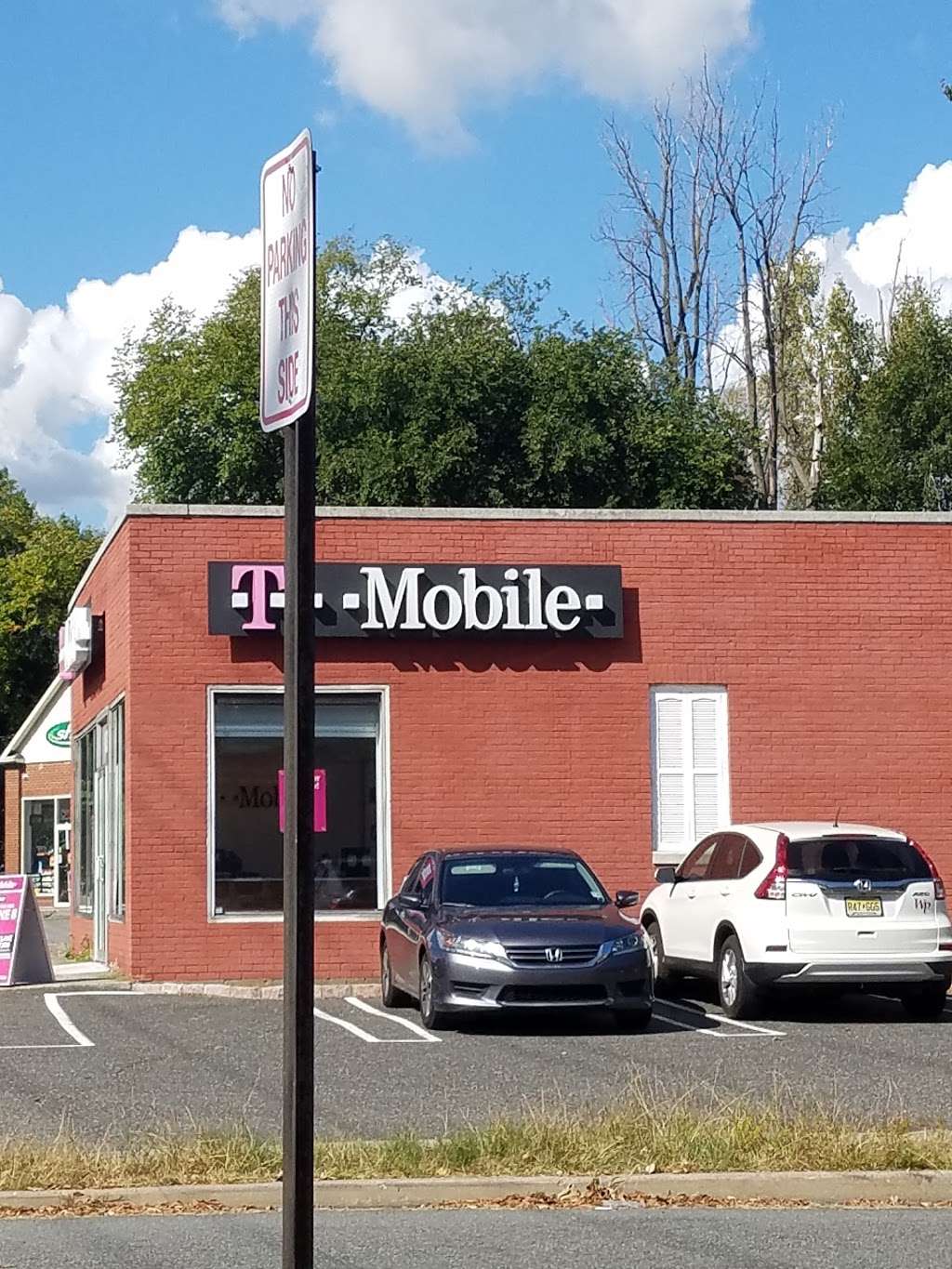 T-Mobile | 636 NJ-17, Paramus, NJ 07652, USA | Phone: (201) 447-7000