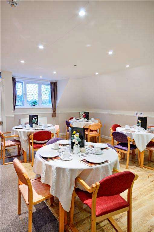 GOLD CARE HOMES - Heath Lodge Care Home | Danesbury Park Rd, Welwyn, Codicote, Welwyn AL6 9SN, UK | Phone: 01438 716180