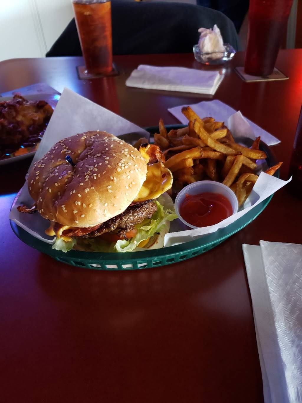 Neils Grille and Bar | 5727 Quince Rd, Memphis, TN 38119, USA | Phone: (901) 682-2300