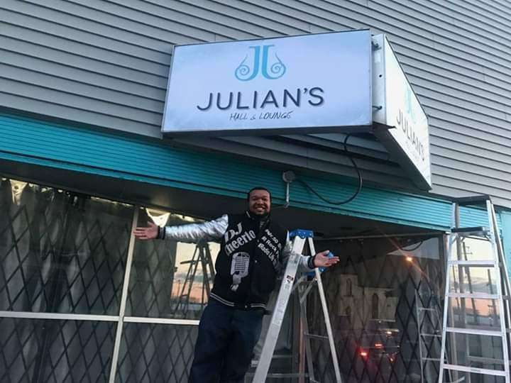 Julians Hall and Lounge | 2125 W North Ave, Milwaukee, WI 53205, USA | Phone: (414) 252-1619