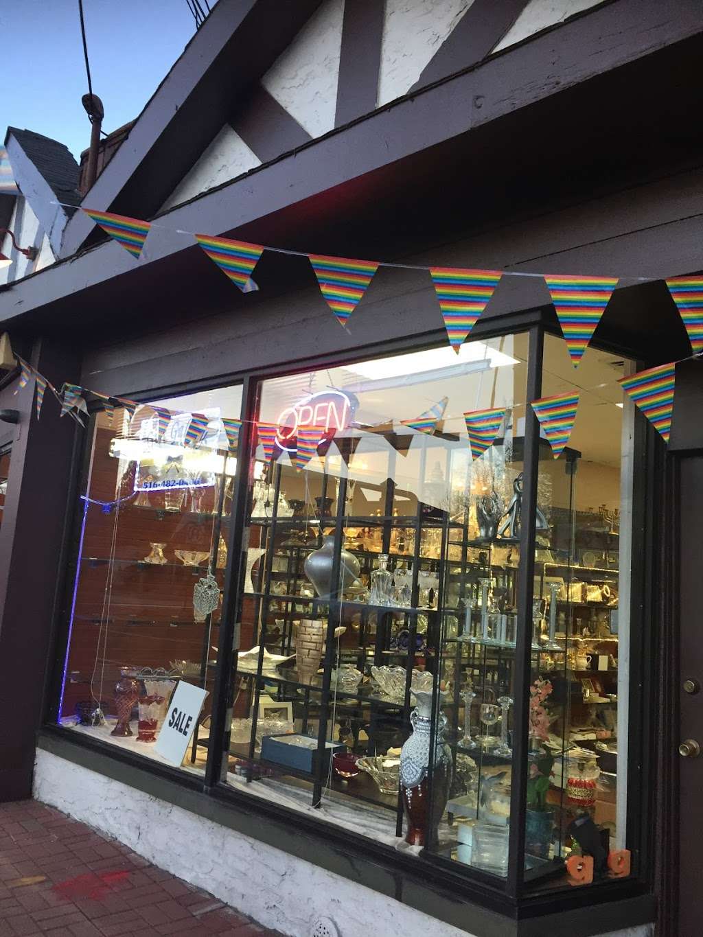 Gift Gallery | 601 Middle Neck Rd, Great Neck, NY 11023, USA | Phone: (516) 482-0406