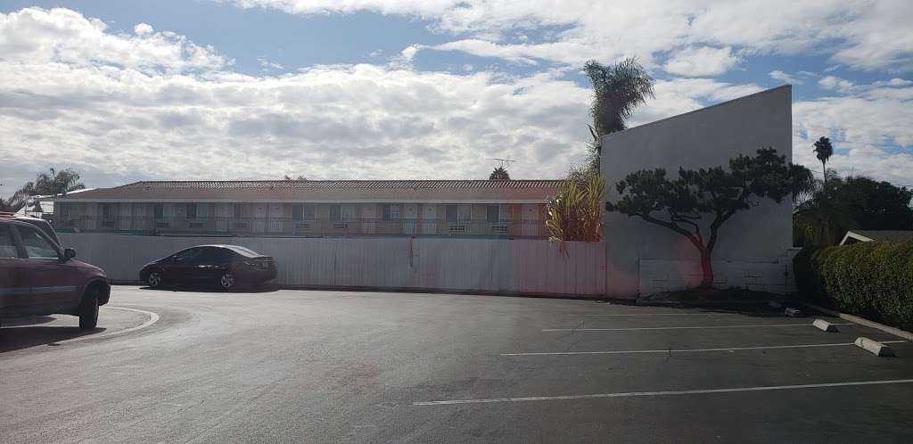 Castaway Motel | 1929 W Chapman Ave, Orange, CA 92868 | Phone: (714) 978-3444