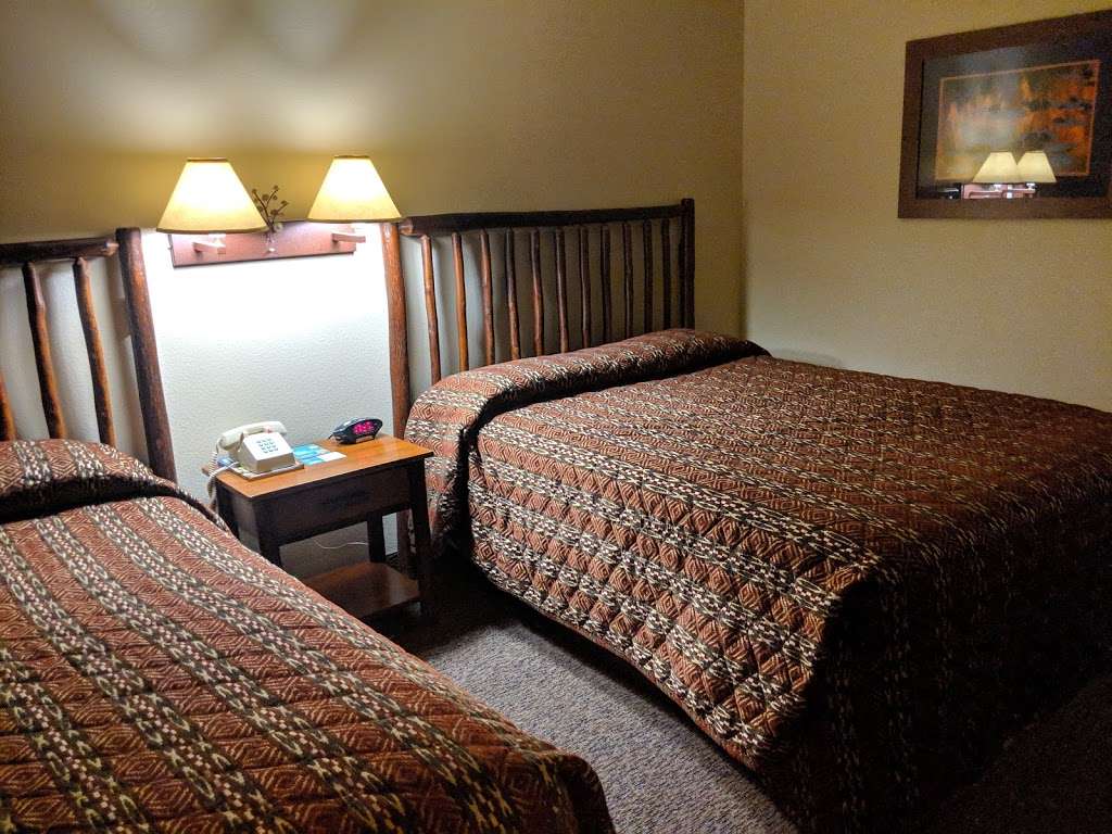 Emerald Mountain Lodge | Estes Park, CO 80517 | Phone: (970) 586-3341