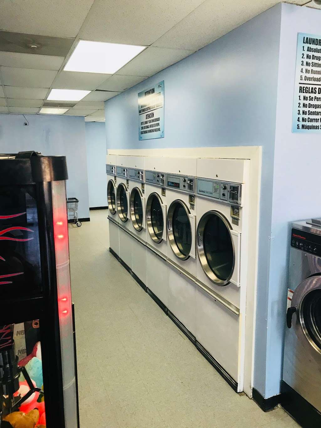 Kens Laundromat | 8829 E W.T. Harris Blvd Suit 119, Charlotte, NC 28227, USA | Phone: (980) 422-6431