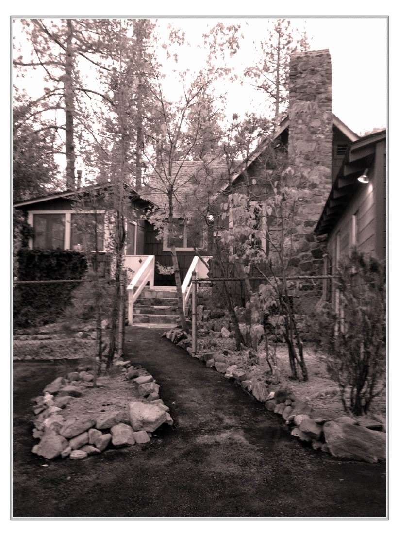 Reindeer Cottage | 1677 Thrush Rd, Wrightwood, CA 92397 | Phone: (626) 629-6032