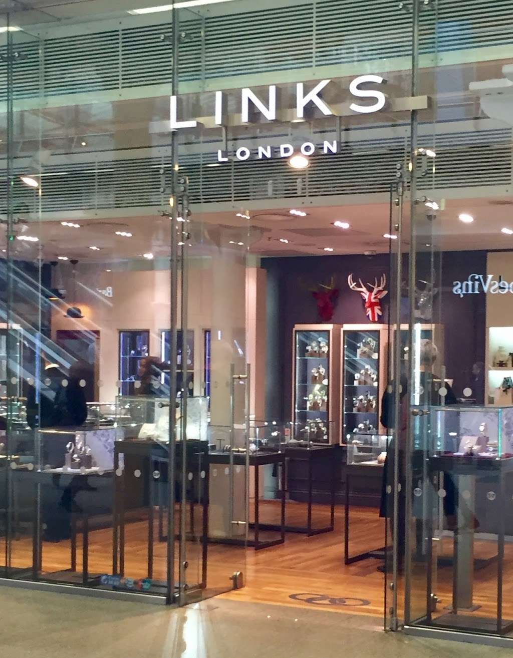 Links of London | Unit, 47 A Euston Rd, Kings Cross, London N1C 4QP, UK | Phone: 020 7713 7340