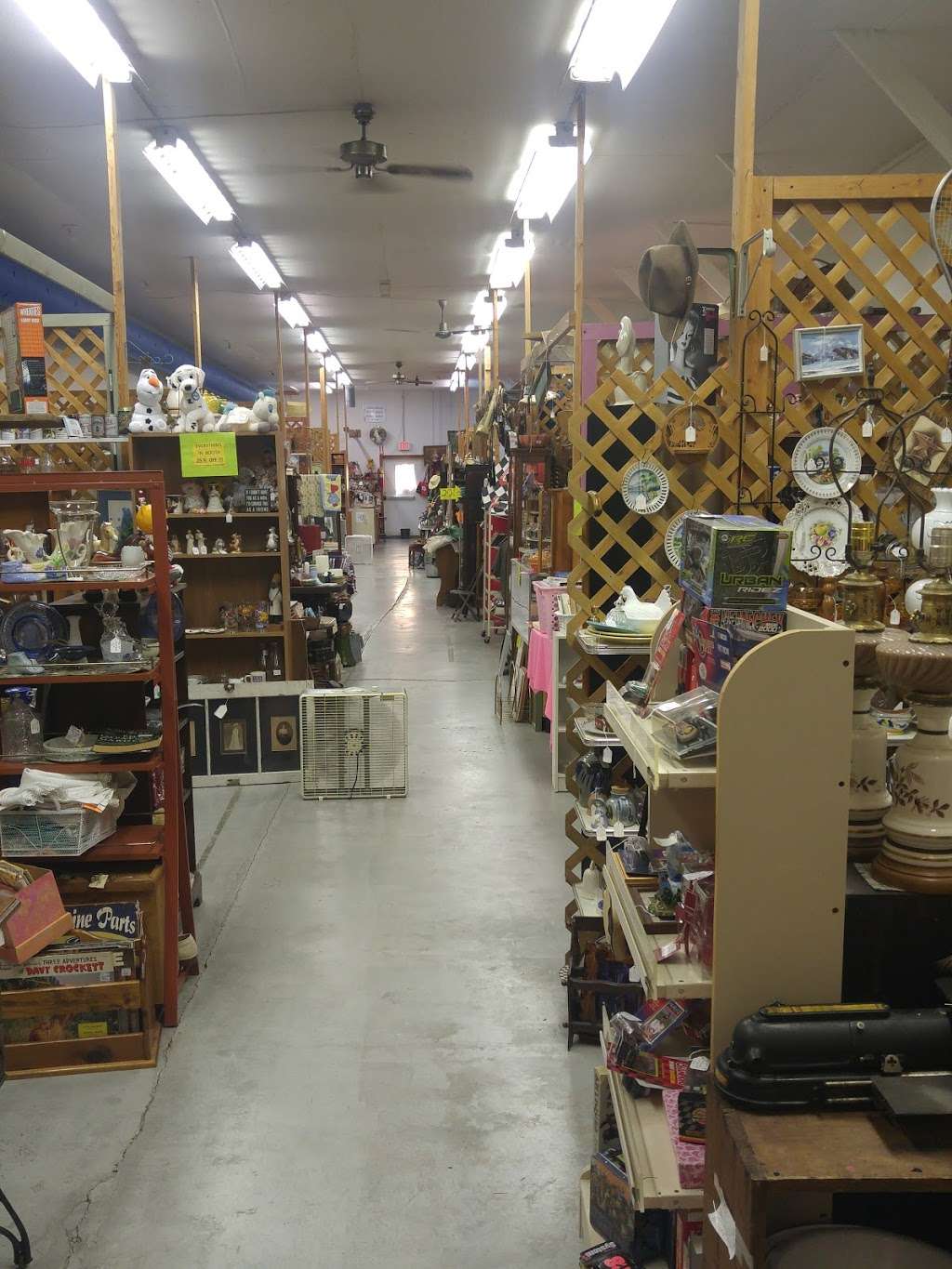 Countryside Antique Mall | 4889 US-52, Thorntown, IN 46071, USA | Phone: (765) 436-7200