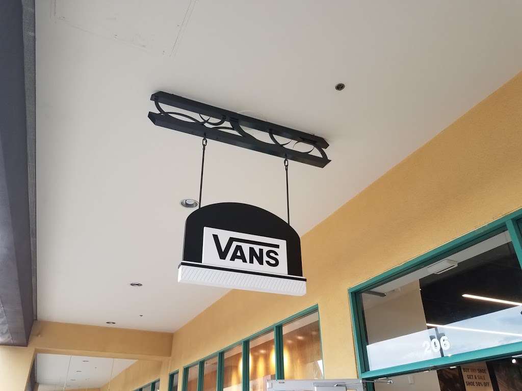 vans outlet barstow california