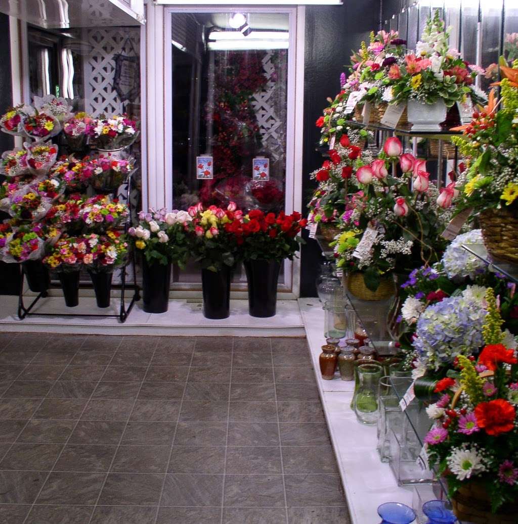 Roxannes Flowers | 328 S 7th St, Akron, PA 17501, USA | Phone: (717) 859-1700