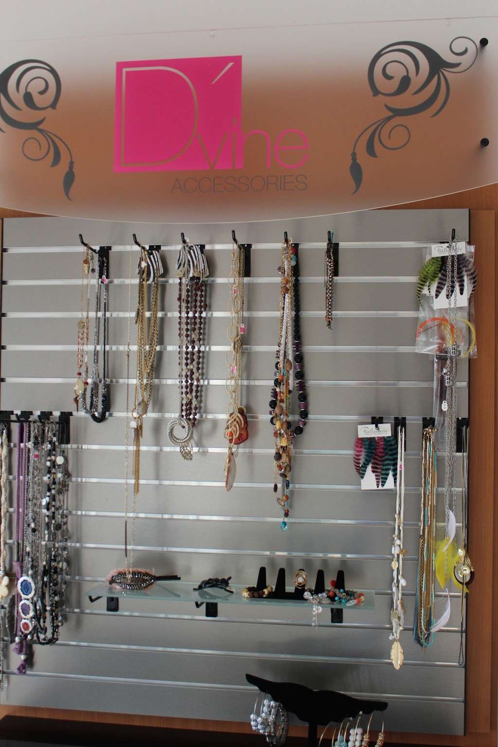 Dvine Hair Salon | Dvine Hair Salon, 15532 Biscayne Blvd, North Miami Beach, FL 33160, USA | Phone: (305) 944-9676