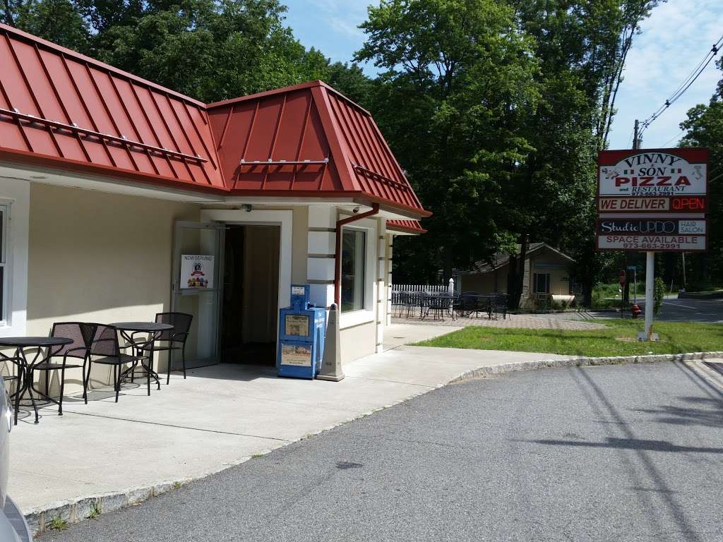 Vinny & Son Pizzeria & Italian Restaurant | 215 Espanong Rd, Lake Hopatcong, NJ 07849, USA | Phone: (973) 663-2991