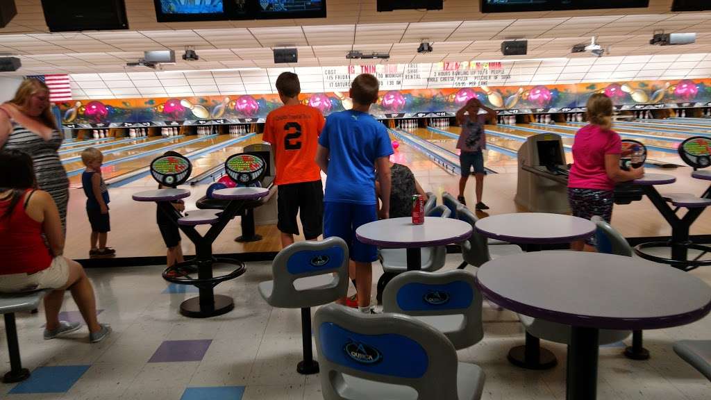 Hanover Bowling Centre Inc | 1630 Broadway, Hanover, PA 17331, USA | Phone: (717) 632-2695