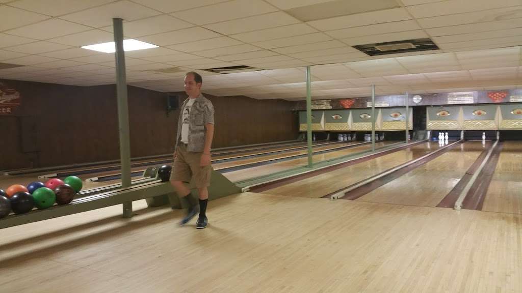 King-Pin Lanes | 418 Lincoln Ave, Fox River Grove, IL 60021, USA | Phone: (847) 639-8986