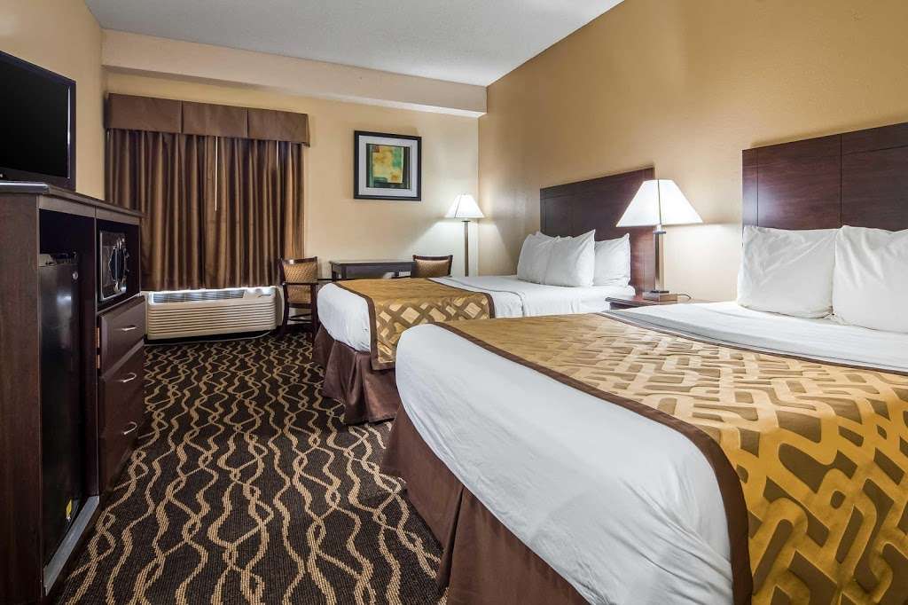 Quality Inn & Suites Southport | 4450 Southport Crossing Dr, Indianapolis, IN 46237 | Phone: (317) 888-5588