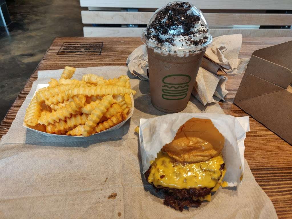 Shake Shack | 10300 Little Patuxent Pkwy #3040, Columbia, MD 21044 | Phone: (443) 741-8308