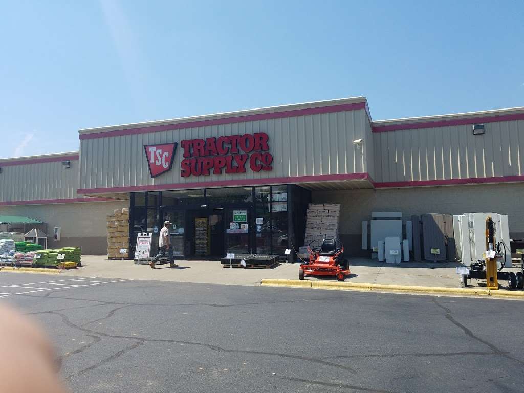 Tractor Supply Co. | 104 Commercial Park Dr SW, Concord, NC 28027 | Phone: (704) 782-2462