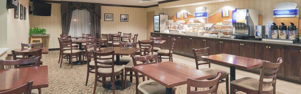 Holiday Inn Express Greensburg | 915 Ann Blvd, Greensburg, IN 47240 | Phone: (812) 663-5500