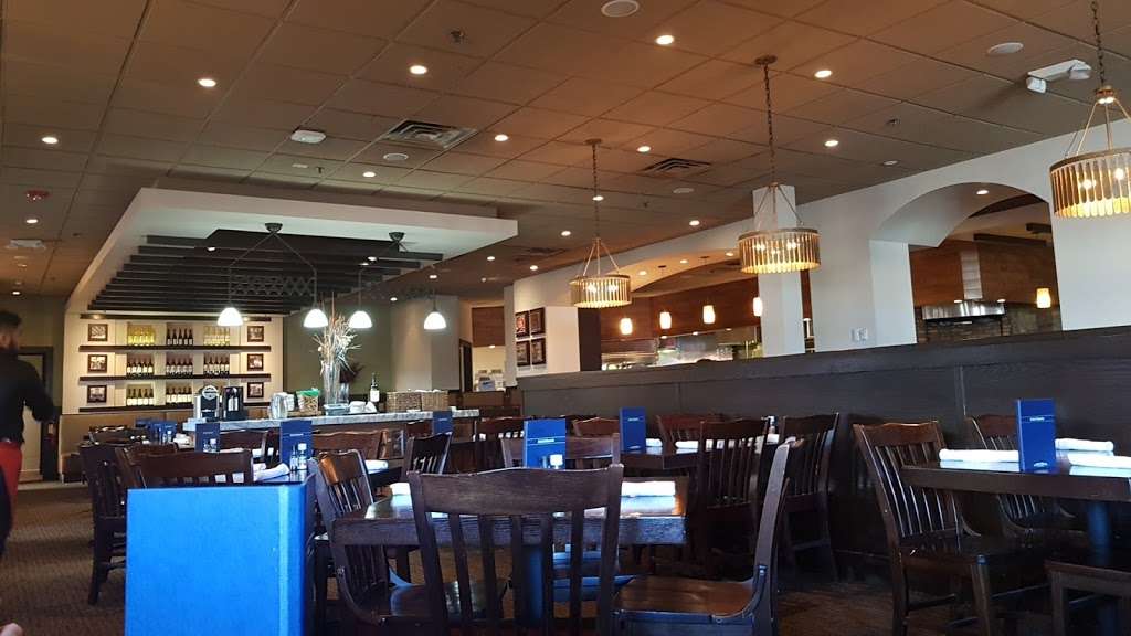 Carrabbas Italian Grill - restaurant  | Photo 5 of 10 | Address: 475 Harmon Meadow Blvd, Secaucus, NJ 07094, USA | Phone: (201) 330-8497