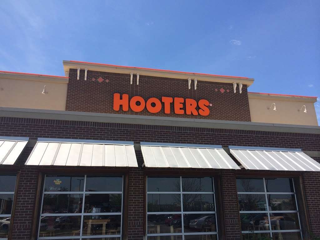 Hooters | 1712 Village West Pkwy, Kansas City, KS 66111, USA | Phone: (913) 788-4668