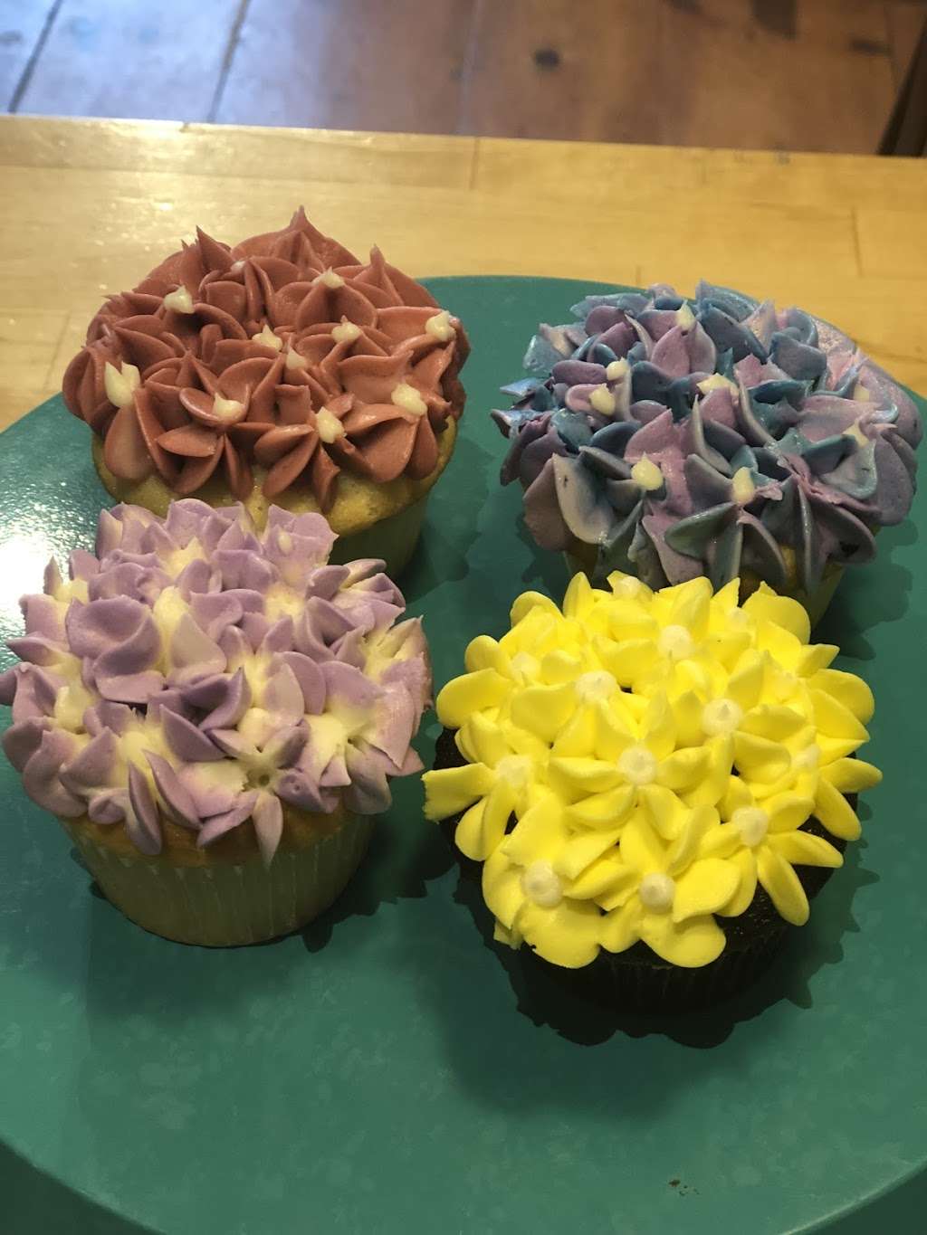 Sadie Maes Cupcake Cafe | 288 Main St, Hingham, MA 02043, USA | Phone: (781) 740-1876