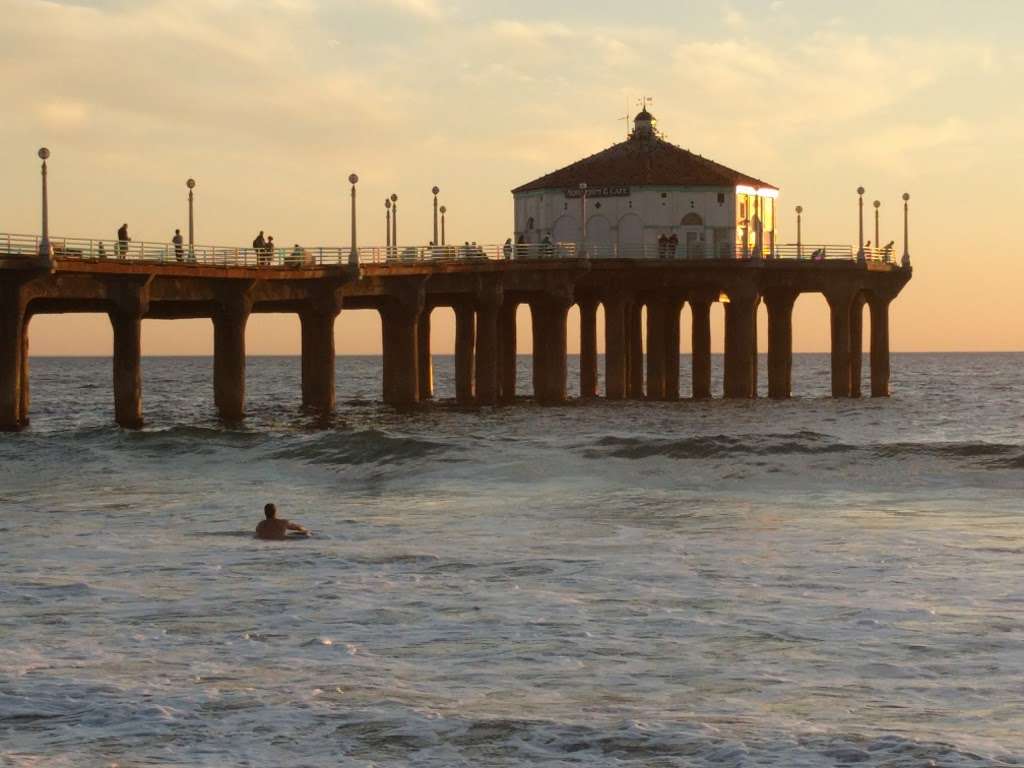 Roundhouse Aquarium | Manhattan Beach Pier, Manhattan Beach, CA 90266, USA | Phone: (310) 379-8117