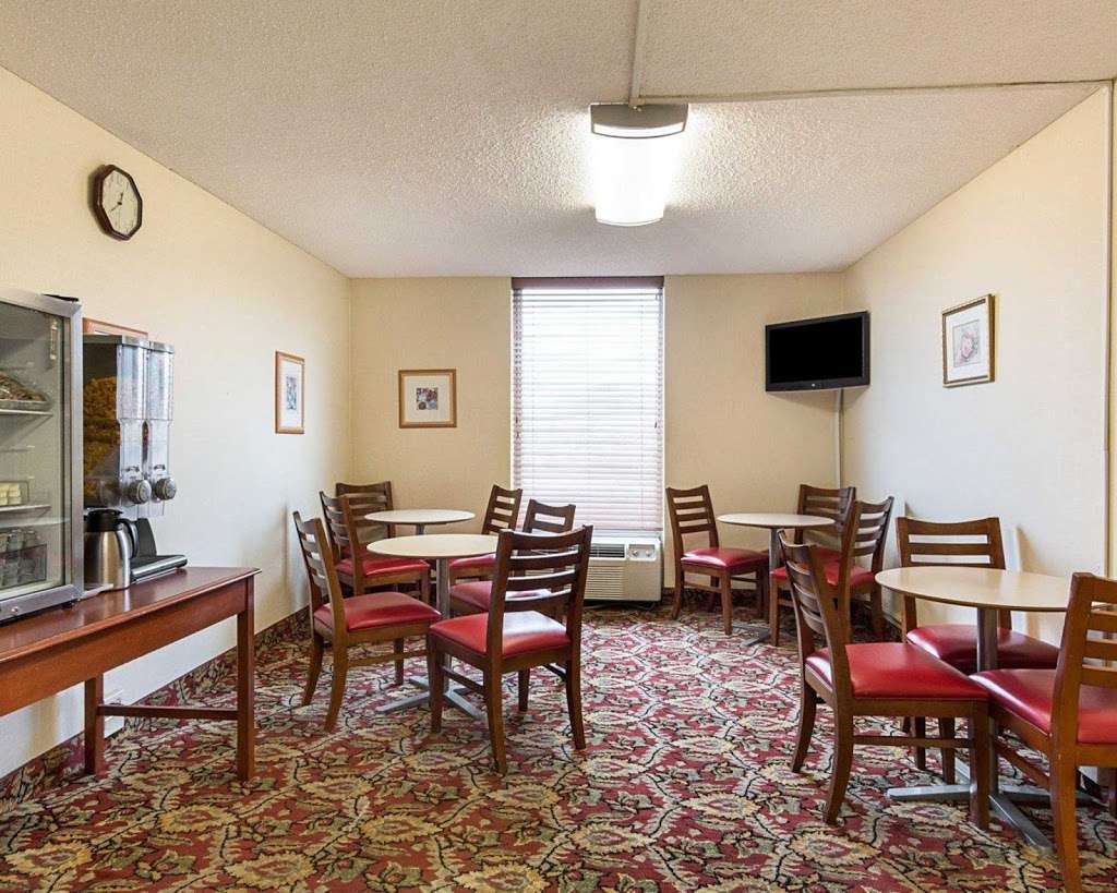 Econo Lodge Near Quantico Marine Base | 17005 Dumfries Rd, Dumfries, VA 22025 | Phone: (703) 221-4176