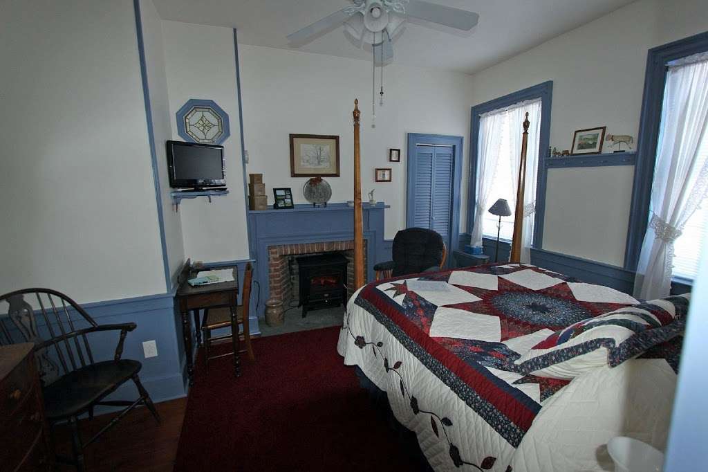 James Manning House Bed and Breakfast | 421 Wayne St, Bethany, PA 18431, USA | Phone: (570) 253-5573