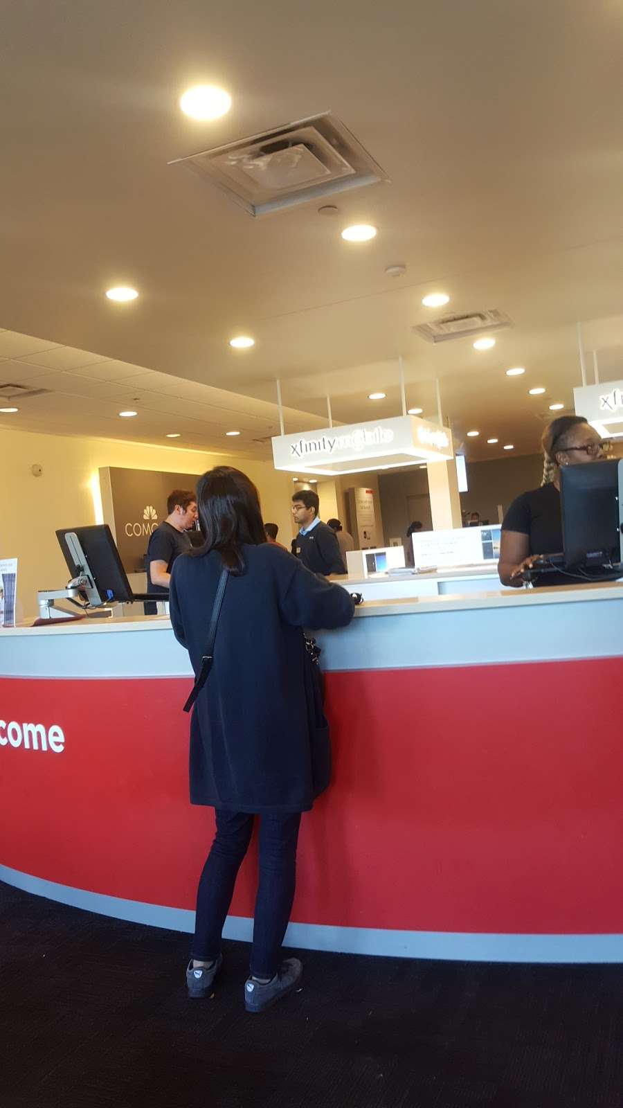 Xfinity Store by Comcast | 1229 E Golf Rd, Schaumburg, IL 60173, USA | Phone: (800) 934-6489