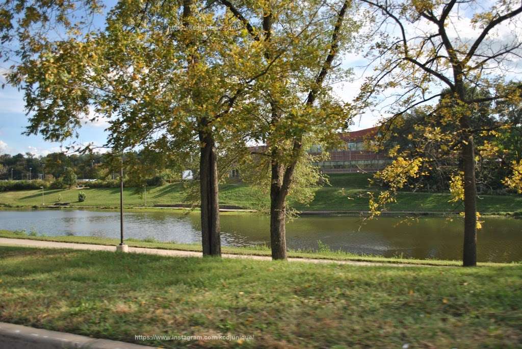 Brush Creek Greenway Park | 4084-4200 Blue Pkwy, Kansas City, MO 64130