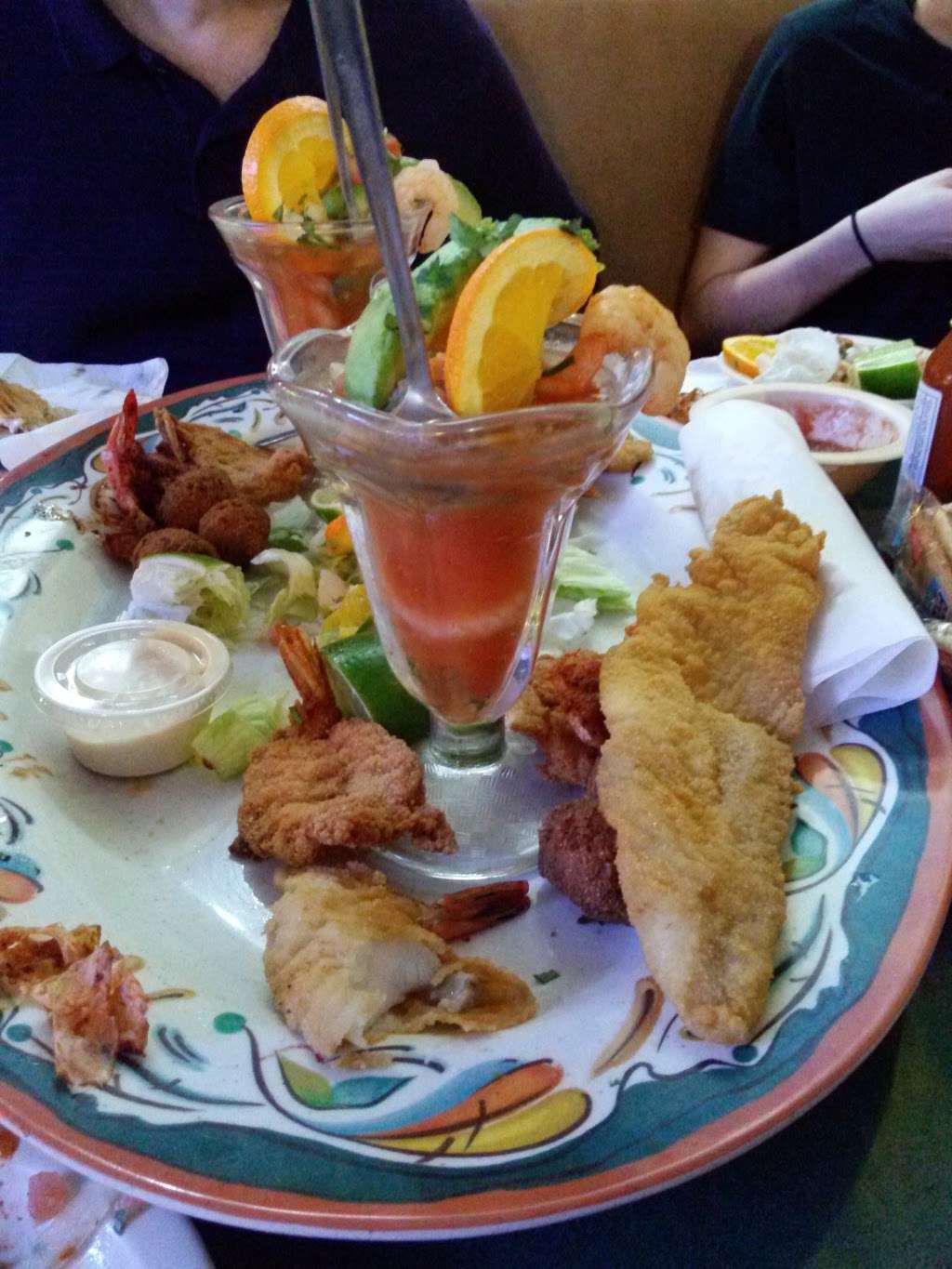 Mariscos La Marea Seafood & Bar | 704 S Walton Walker Blvd #8132, Dallas, TX 75211, USA | Phone: (214) 467-8300