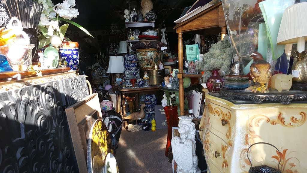 Kathys Antique Shop | 1599 S Calumet Rd, Chesterton, IN 46304, USA | Phone: (219) 926-1400