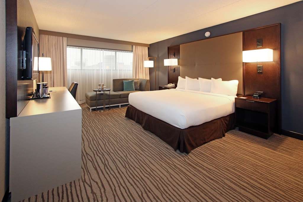 DoubleTree by Hilton Hotel Newark Airport | 128 Frontage Rd, Newark, NJ 07114, USA | Phone: (973) 690-5500