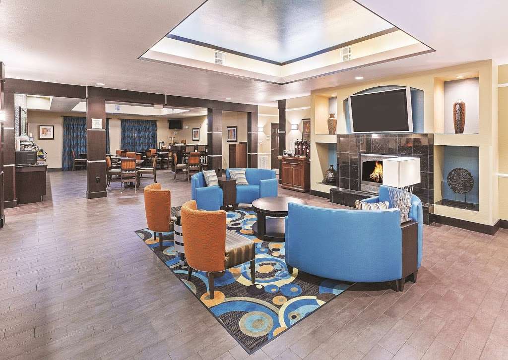 La Quinta Inn & Suites Houston Hobby Airport | 8776 Airport Blvd, Houston, TX 77061, USA | Phone: (713) 490-1008