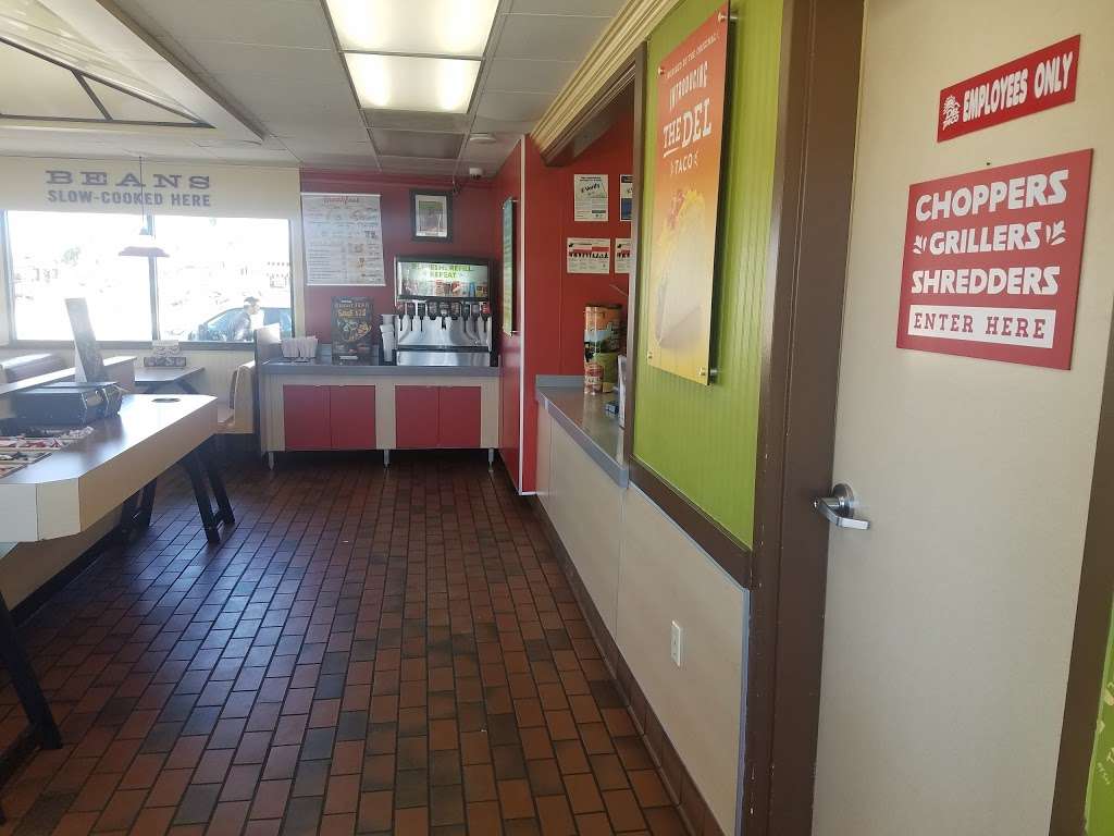 Del Taco | 421 E 4th St, Perris, CA 92570, USA | Phone: (951) 657-9012