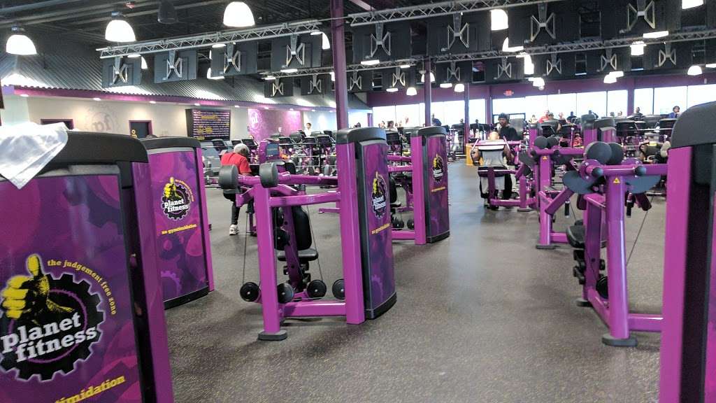 Planet Fitness | 200 Glen Cove Rd, Carle Place, NY 11514, USA | Phone: (516) 741-4320