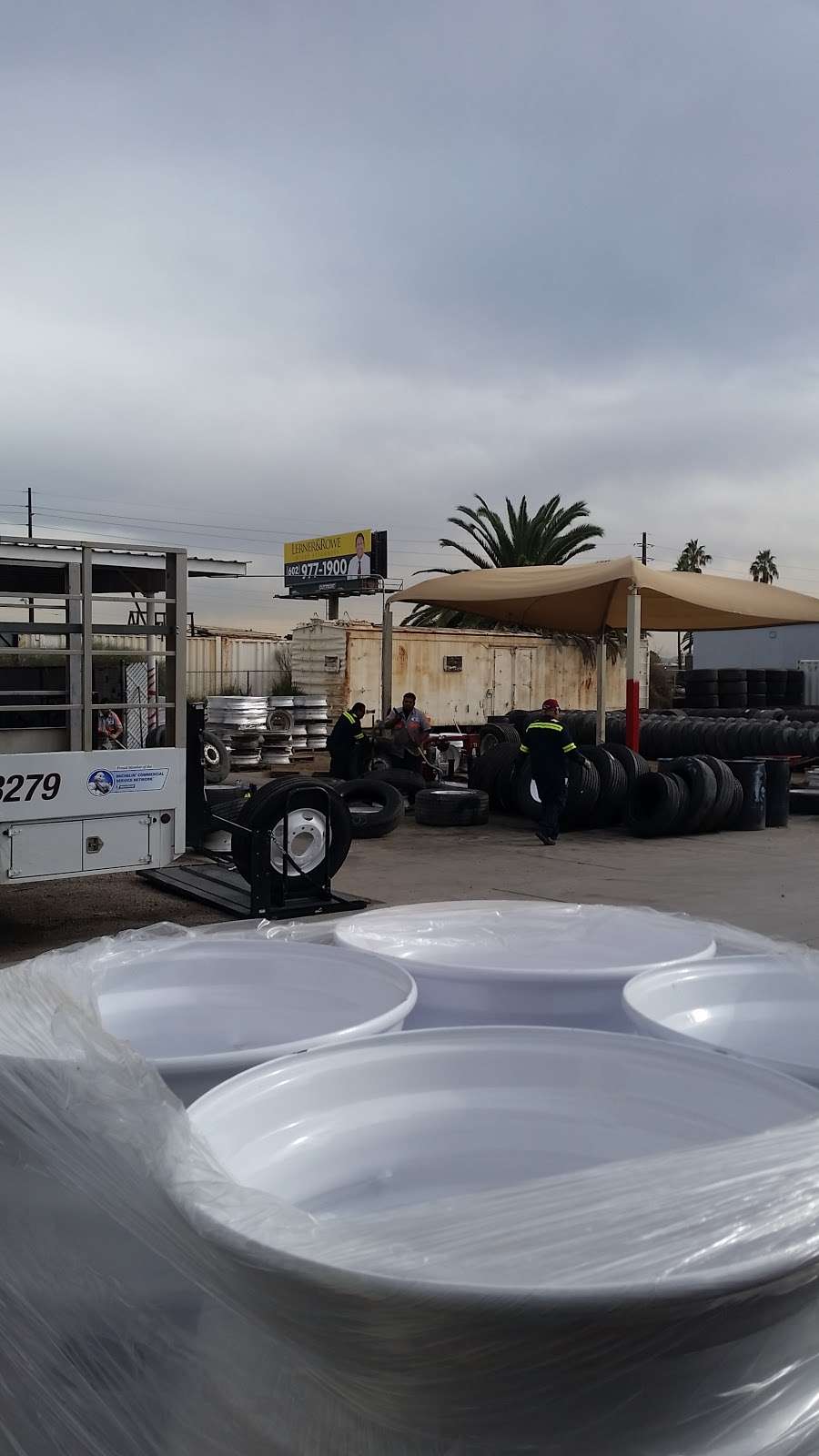 Jacks Tire & Oil | 5925 W Monroe St, Phoenix, AZ 85043, USA | Phone: (602) 278-2338