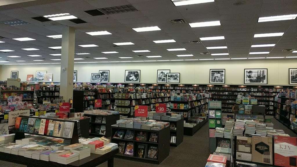 Books-A-Million | 300 Retail Commons Pkwy, Martinsburg, WV 25403, USA | Phone: (304) 264-0828