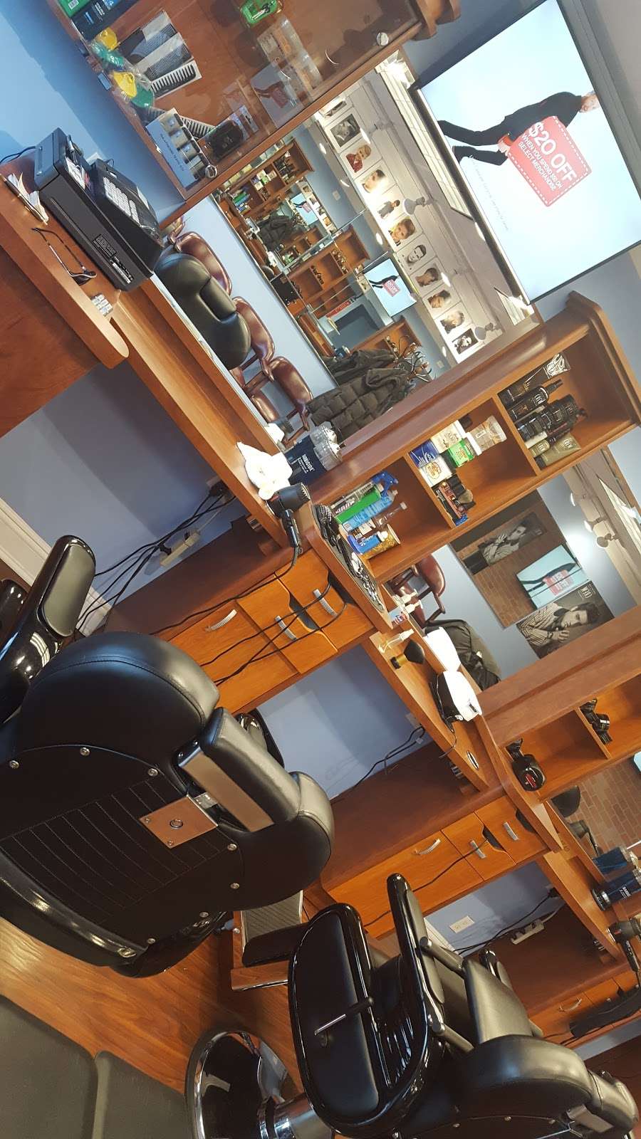 Vals elegant Barber shop | 8 Main St, Roslyn, NY 11576, USA | Phone: (516) 399-2220