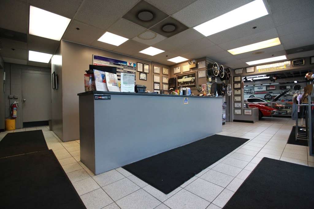 Hollywood Motors Inc | 3637 Woodside Ave, Brookfield, IL 60513 | Phone: (708) 485-9333