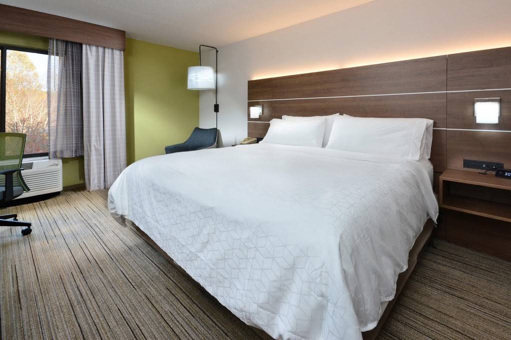 Holiday Inn Express Raleigh-Durham Airport | 1014 Airport Blvd, Morrisville, NC 27560, USA | Phone: (919) 653-2260