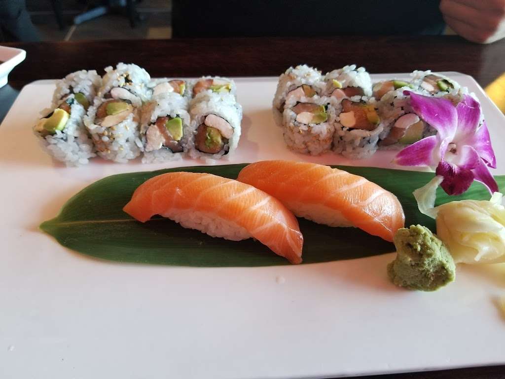 Kabuto Sushi, Hibachi & Lounge | 2650 Dekalb Pike, East Norriton, PA 19401, USA | Phone: (484) 322-2138