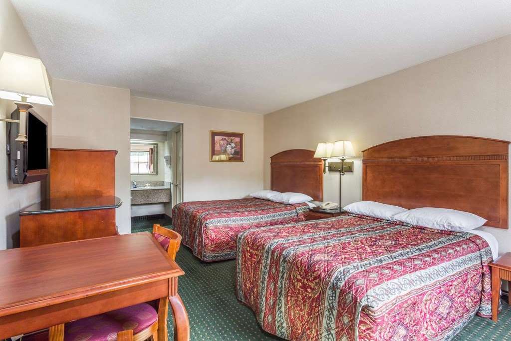 Days Inn by Wyndham Camp Springs Andrews AFB | 5151 Allentown Rd, Camp Springs, MD 20746 | Phone: (301) 899-7700