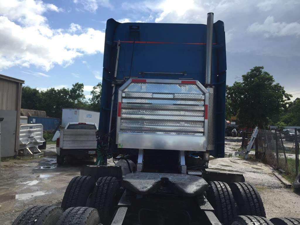 J&W Flatbed Equipment Sales | 12230 Beaumont Hwy, Houston, TX 77049 | Phone: (713) 933-7519