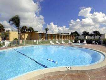 Howard Johnson by Wyndham Winter Haven FL | 1300 3rd St SW, Winter Haven, FL 33880, USA | Phone: (863) 259-4232