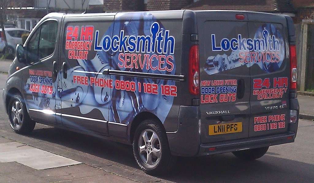 Locksmith Services Ltd | 1 Eastcote Dr, Harpenden AL5 1SE, UK | Phone: 07917 570526