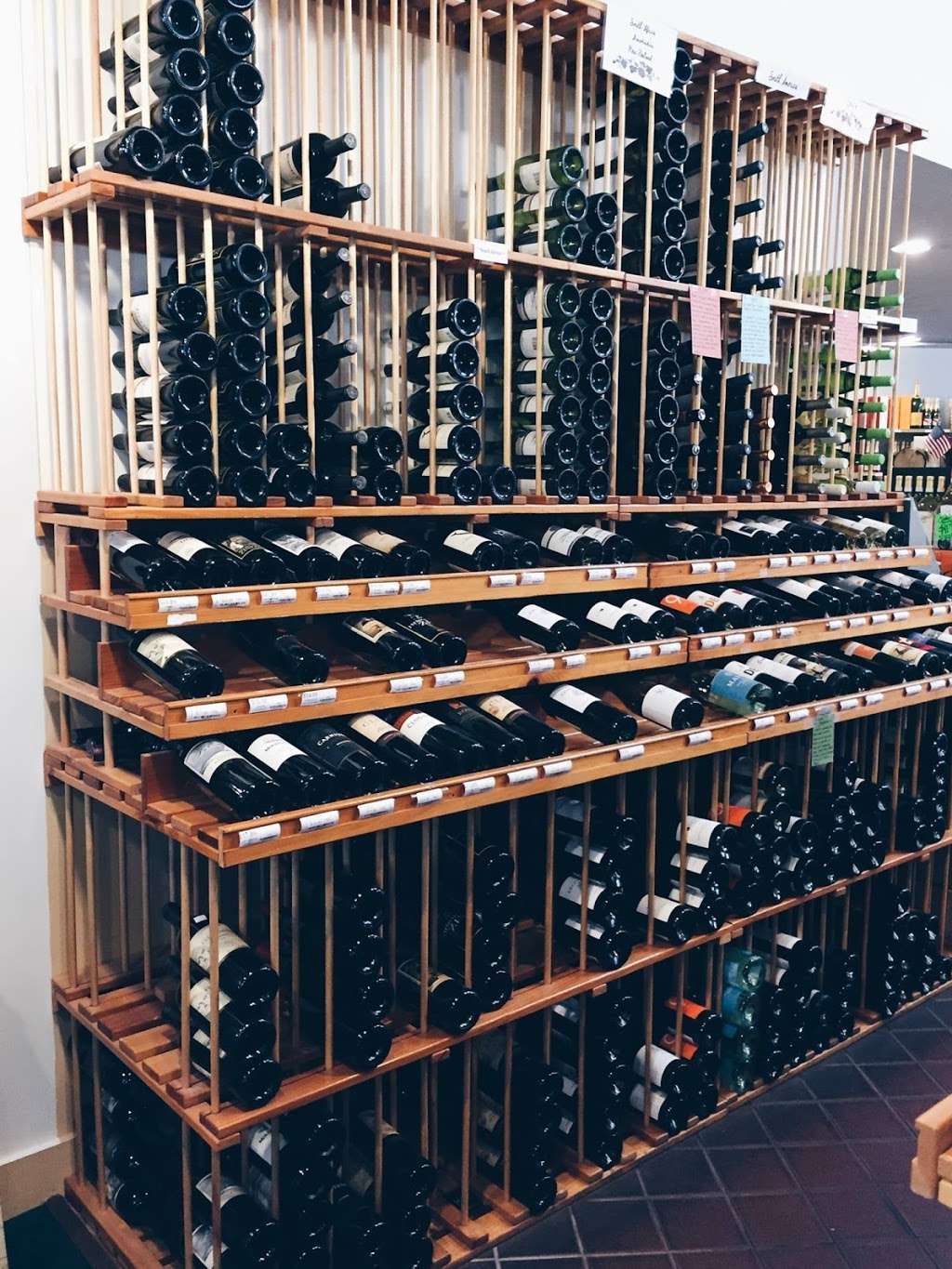 Queen Anne Wine & Spirits | 1 Whiting St, Hingham, MA 02043, USA | Phone: (781) 749-9665