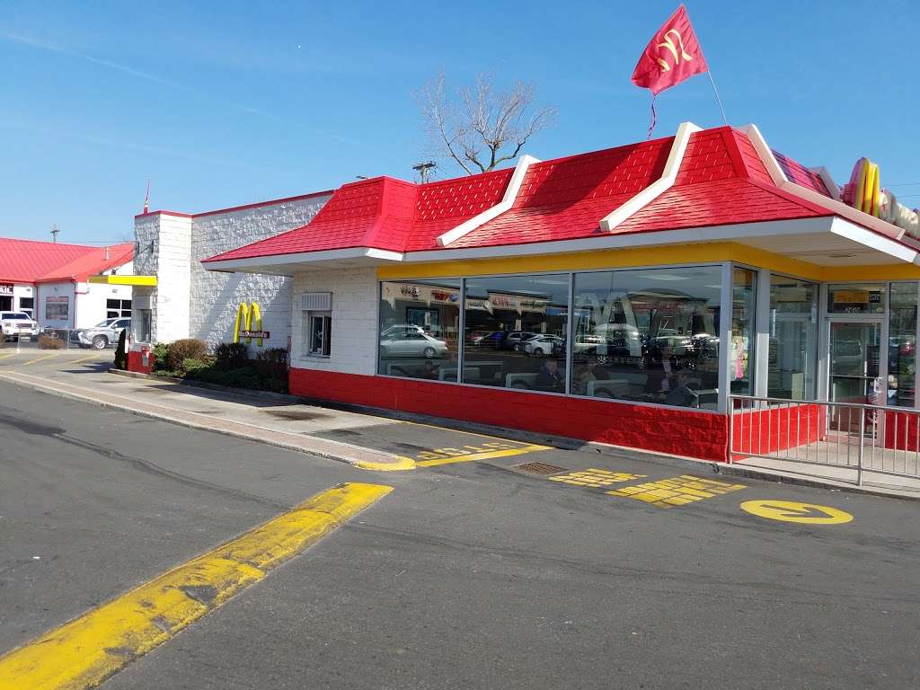 McDonalds | 260 Page Ave, Staten Island, NY 10307 | Phone: (718) 227-2483