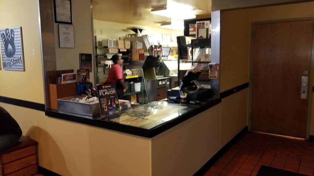 Pizza Hut | 156 E Broaddus Ave, Bowling Green, VA 22427, USA | Phone: (804) 633-6110