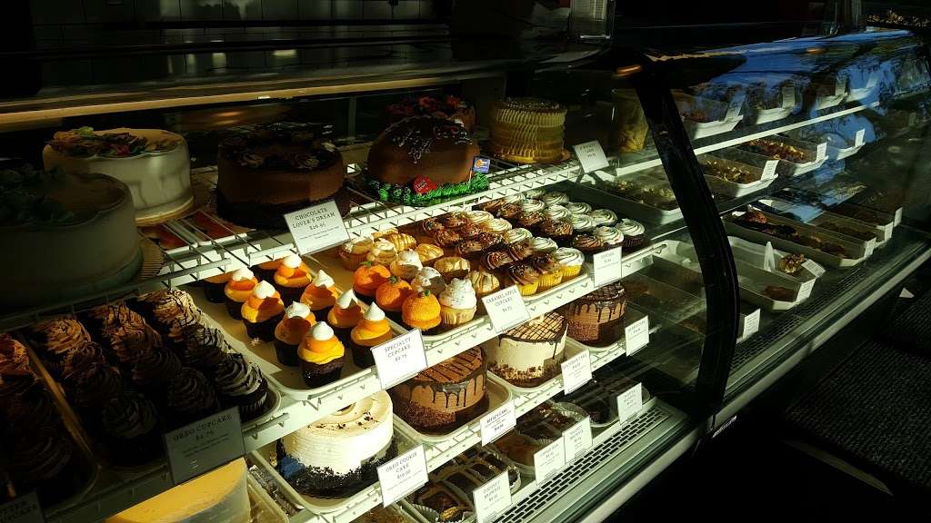 Whites Bakery & Café | 321 School St, Mansfield, MA 02048, USA | Phone: (508) 339-8230